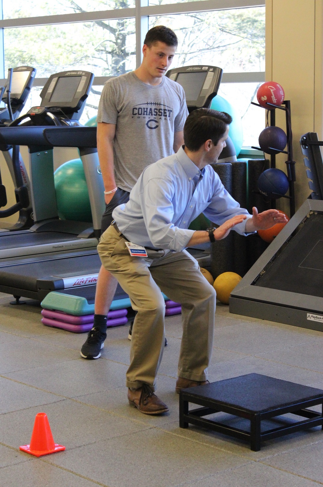 Physical therapist Dan Murray works with high school athlete Nick Hall.