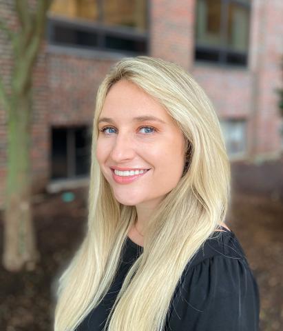 Head shot of Lauren Flynn, CNP