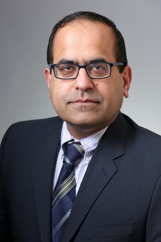 Dr. Kamran Manzoor, Critical Care Medicine, South Shore Hospital